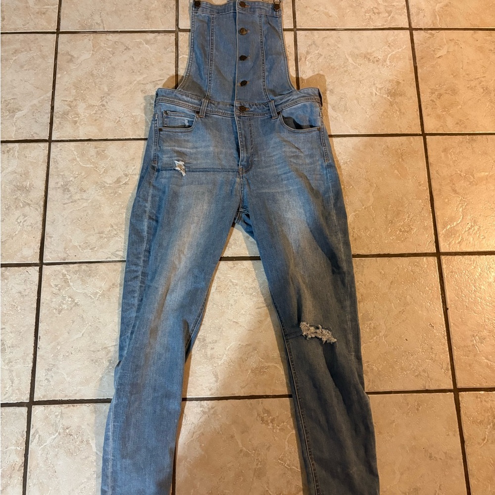 Stylish Blue Denim Overalls
MUST PAY SHIPPING